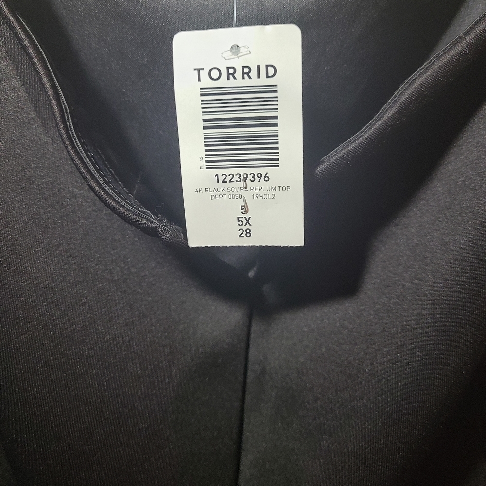NWT TORRID OFF SHOULDER V-BAR PEPLUM TOP - Picture 4 of 5